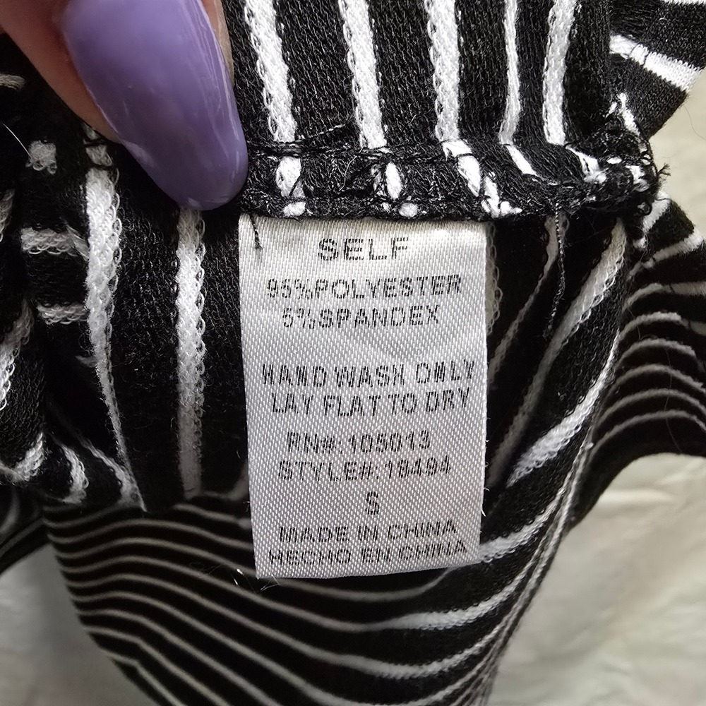 Savanna Jane White Black Striped Sleeveless Top Floral Embroidery Small Tank - Picture 7 of 9